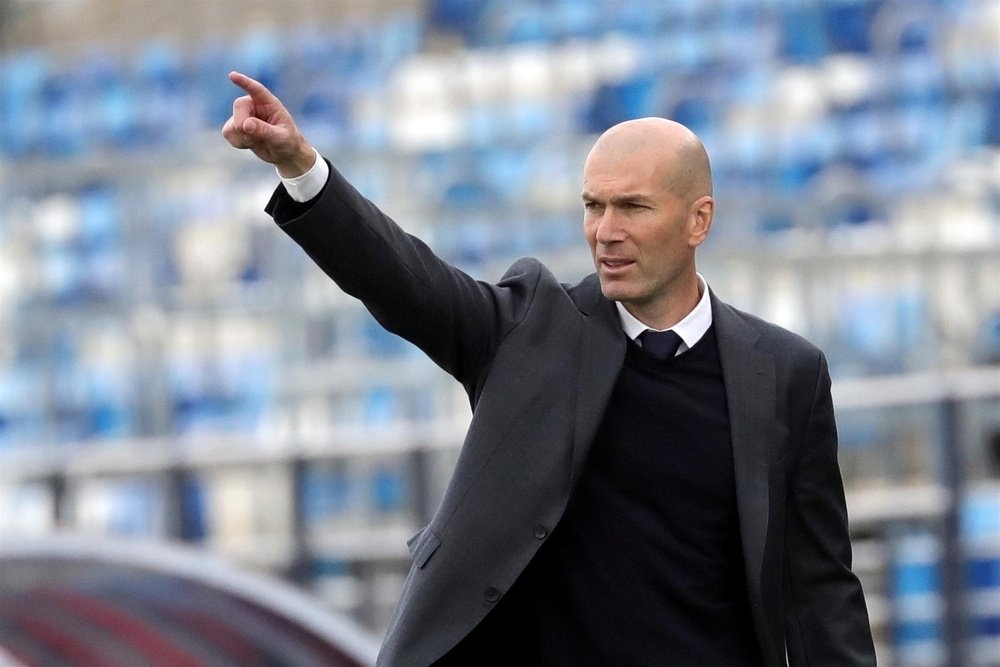 Zinedine Zidane Manchester United, Zidane MU conditions, Zidane Old Trafford, Zidane Premier League, Zidane coaching Manchester United, Zidane managerial future
