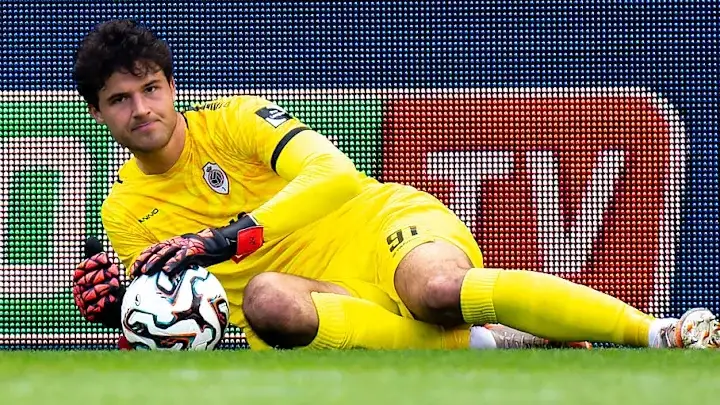 Senne Lammens biography, who is Senne Lammens, Senne Lammens career, Senne Lammens wife, Senne Lammens zodiac sign, Senne Lammens lifestyle, Manchester United goalkeeper