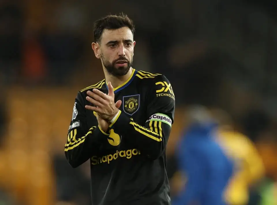 Bruno Fernandes sparks chaos with bizarre goal against Wolves